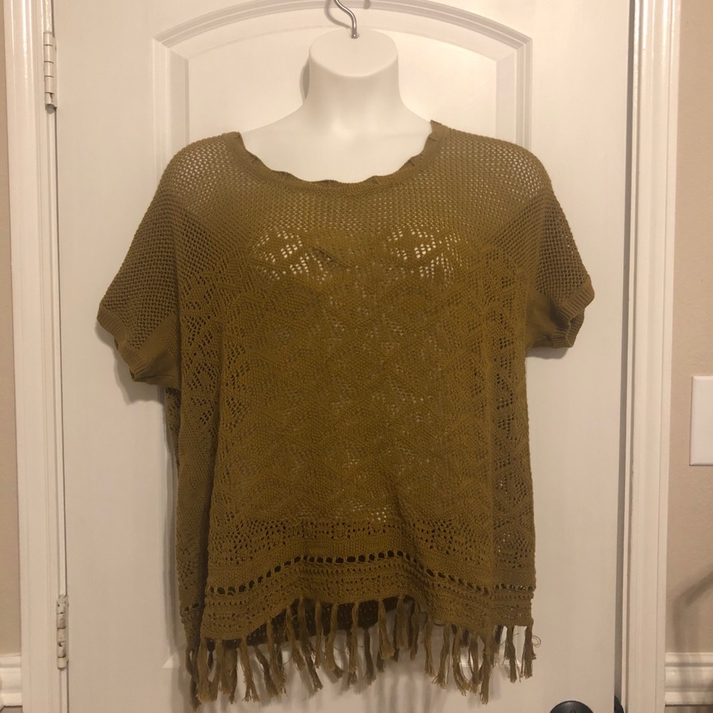 Torrid Short Sleeve Fringe Sweater Size 1